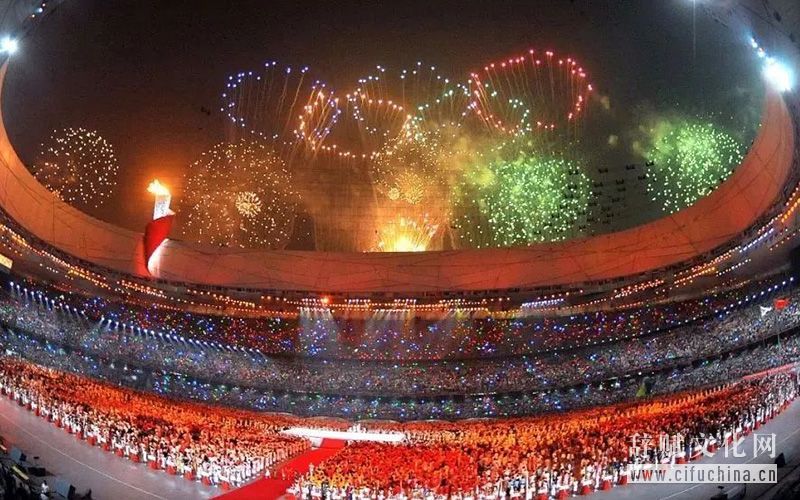 2008年8月8日，北京奥运会开幕式上，奥运火炬在国家体育场“鸟巢”点燃。.jpg